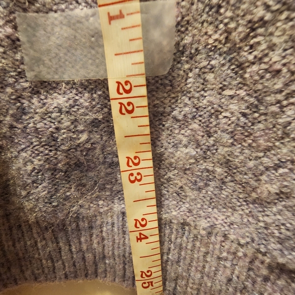 Chelsea & Theodore Size S womens lavendar sweater - Picture 4 of 9